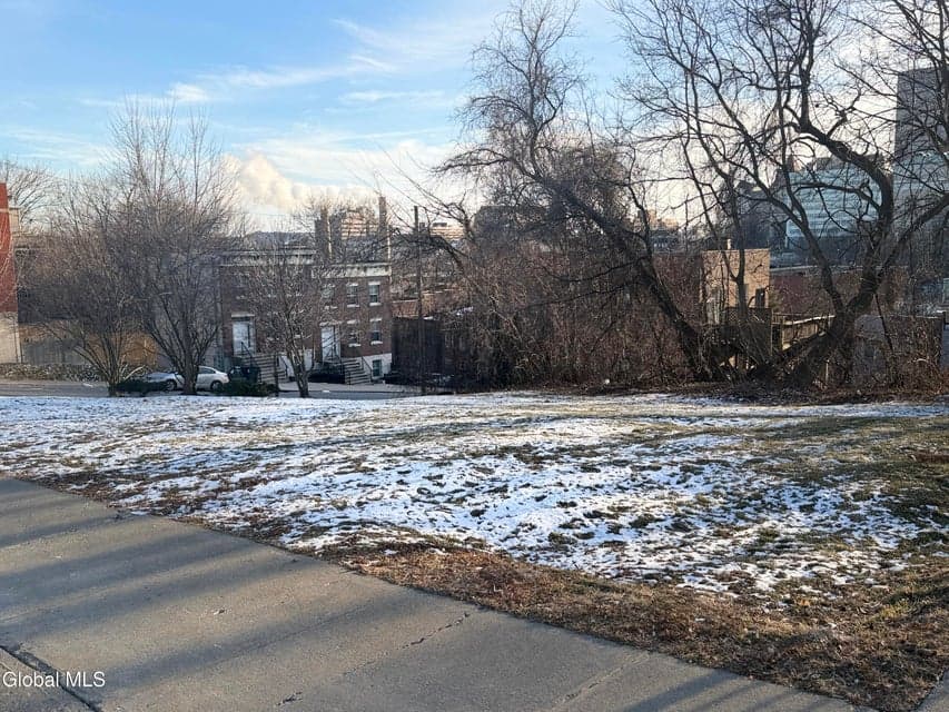86-94 N Swan Street, photo 1