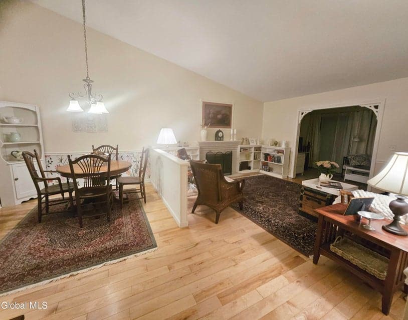 45 Walker Lane, photo 4