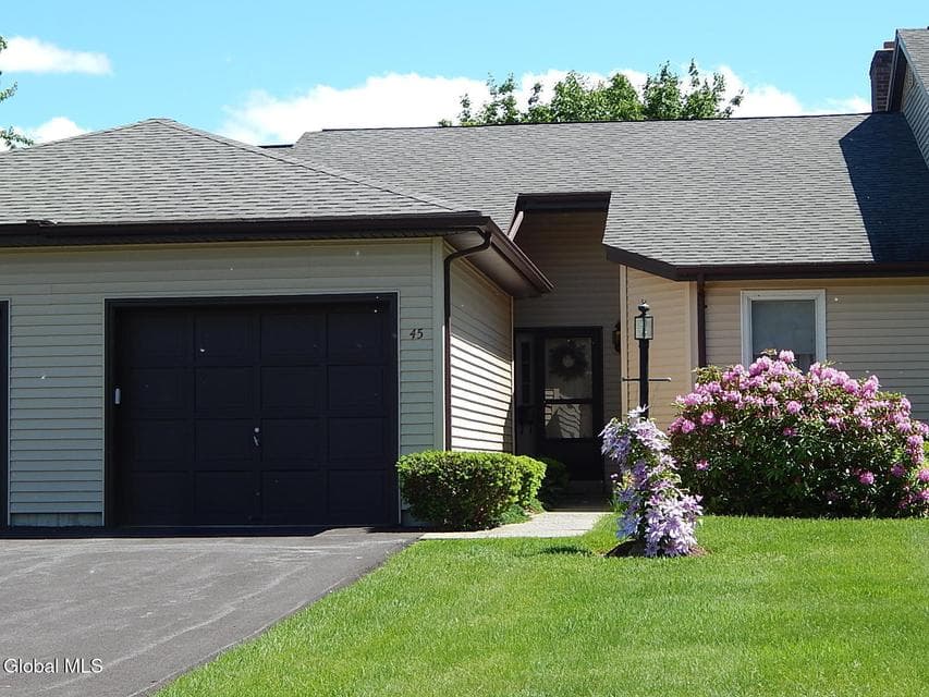 45 Walker Lane, photo 1