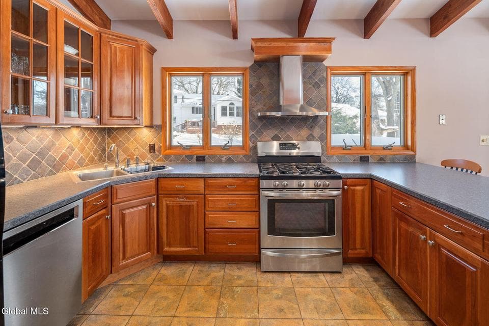 31 Brookwood Drive, photo 3