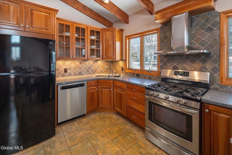 31 Brookwood Drive, photo 4