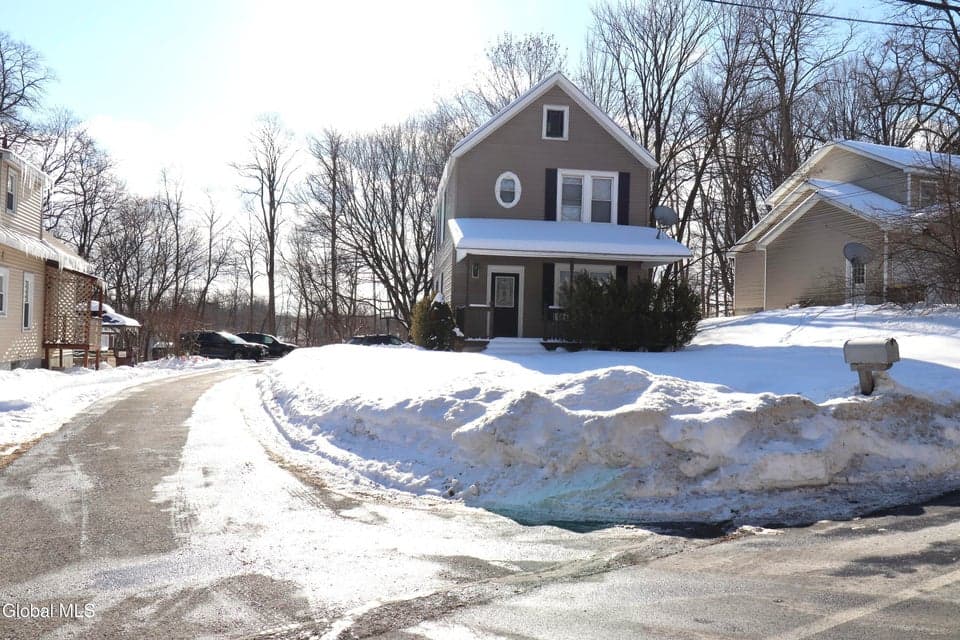 107 Putnam Road, photo 1