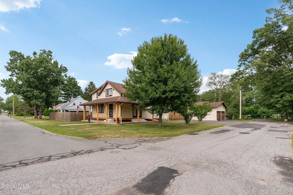 1297 Floral Avenue, photo 2