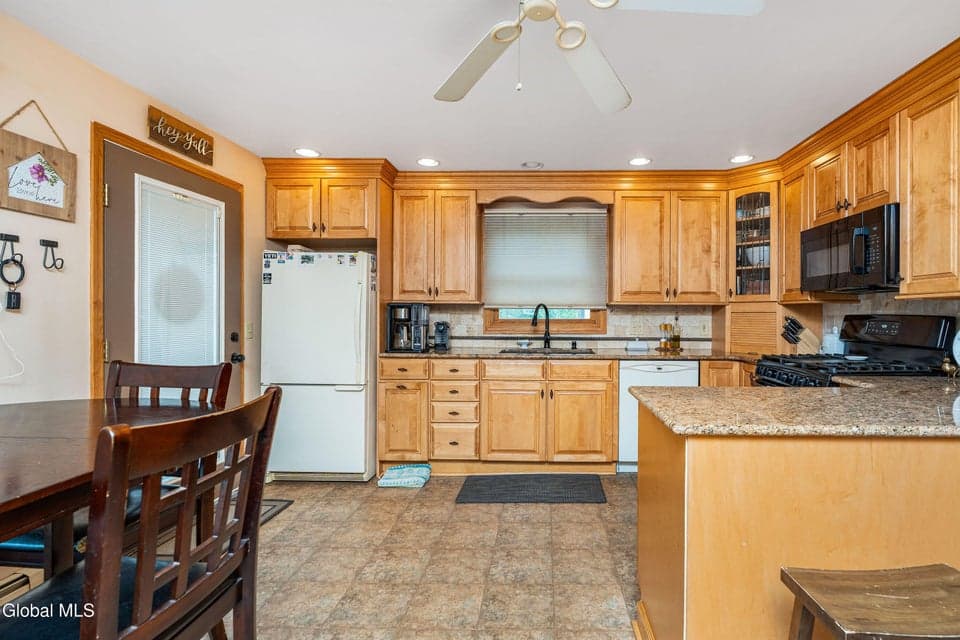 1297 Floral Avenue, photo 4