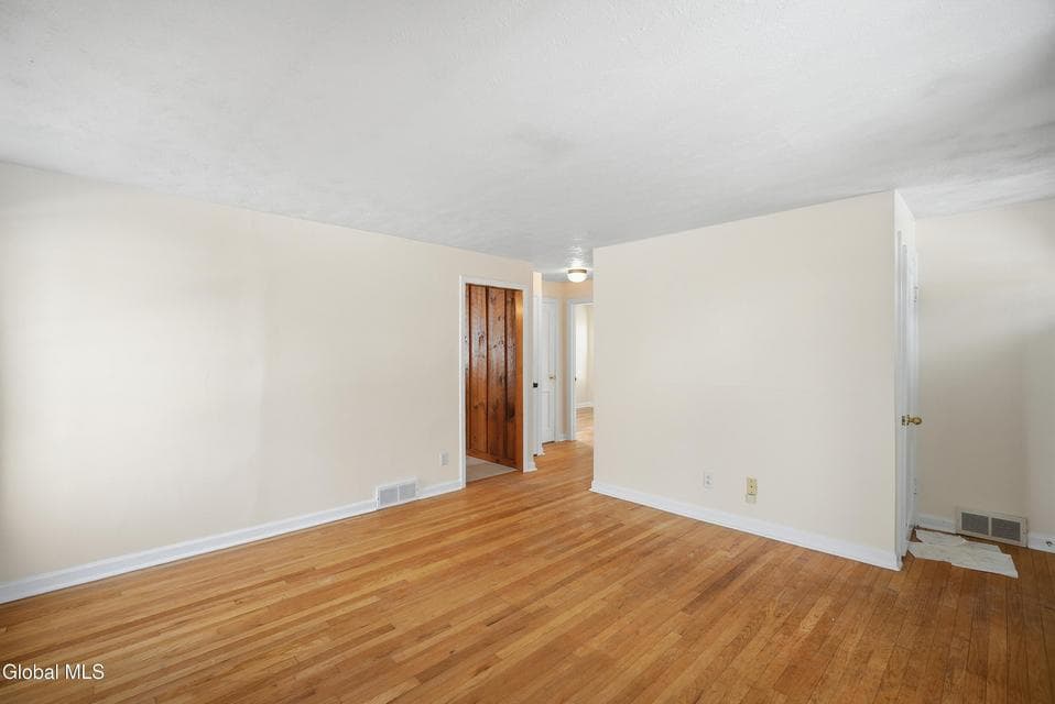 37 Rooney Avenue, photo 5