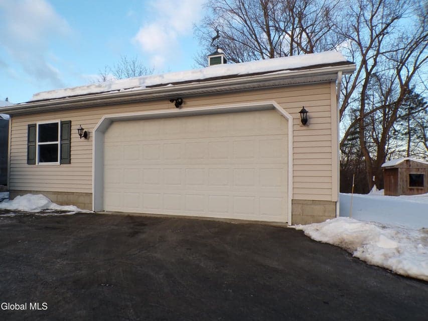 24 Clover Avenue, photo 3