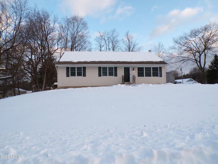 24 Clover Avenue, photo 1