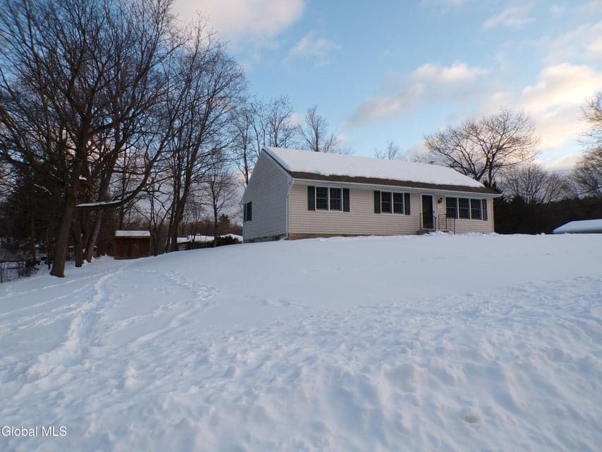 24 Clover Avenue, photo 2