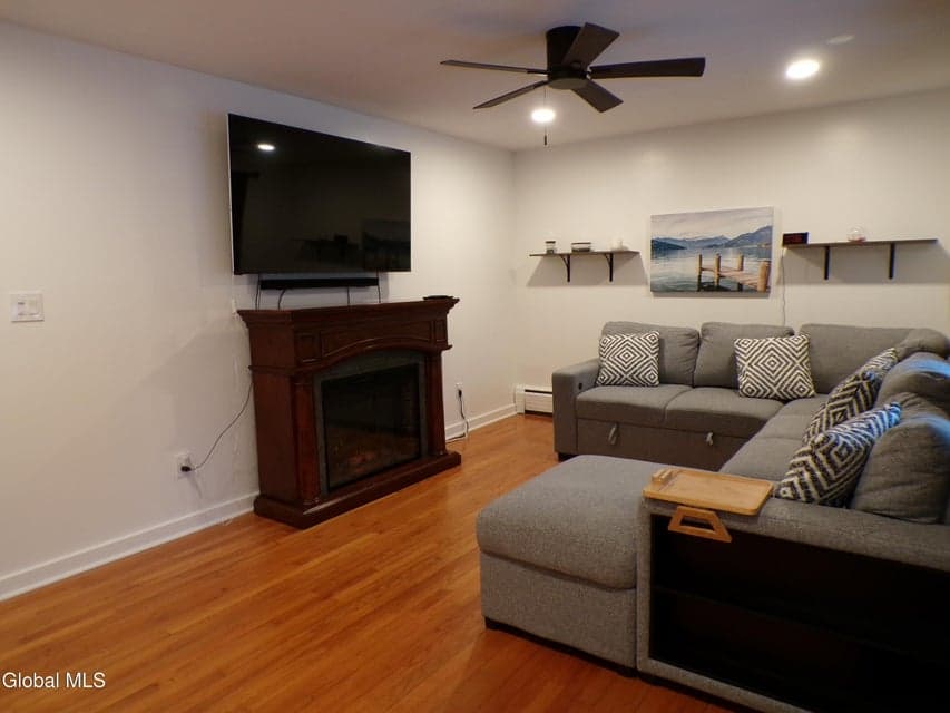 24 Clover Avenue, photo 4