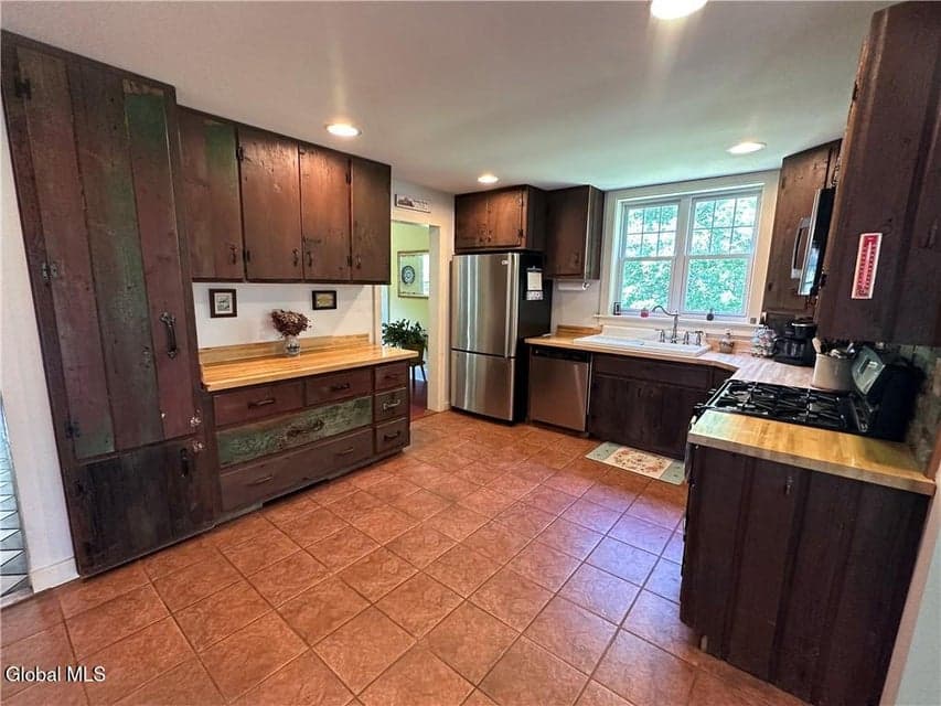 438 County Road 9, photo 3