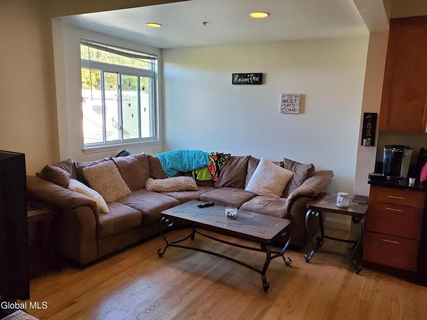 811 Madison Avenue, photo 3