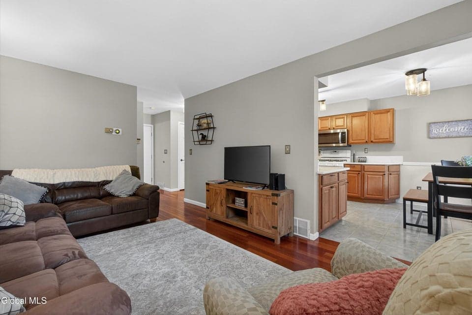 412 Antler Court, photo 5