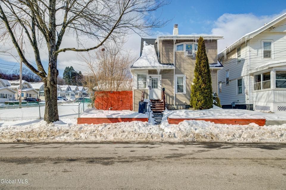 664 N Pearl Street, photo 1