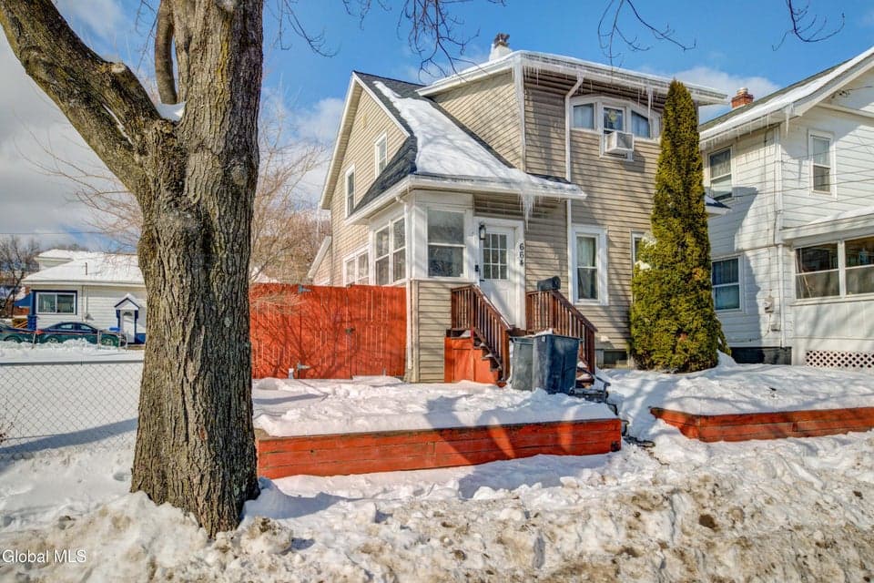 664 N Pearl Street, photo 2