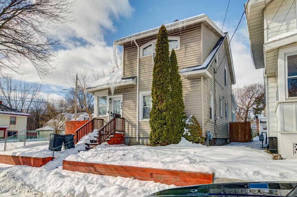 664 N Pearl Street, photo 3