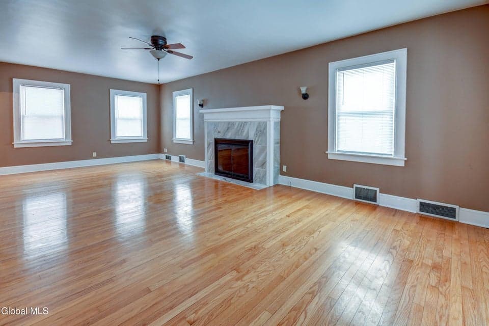 110 E Montgomery Street, photo 5