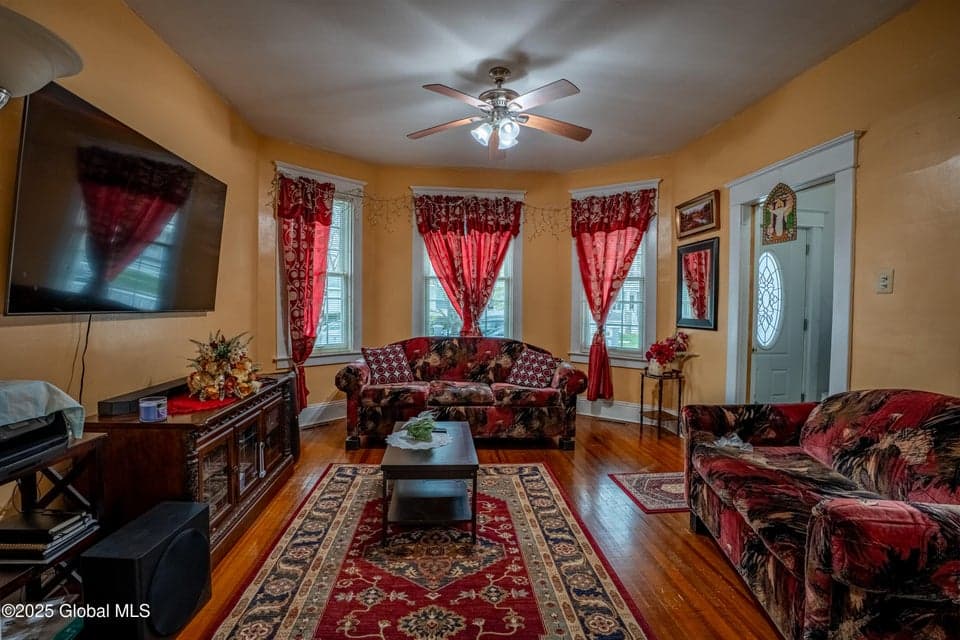 1014 Baker Avenue, photo 3