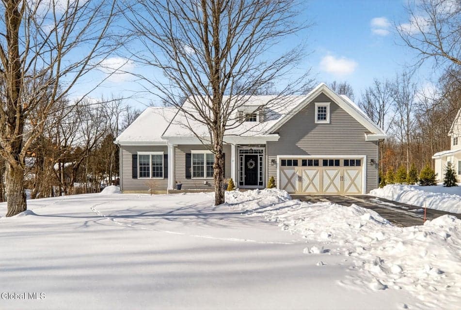 11 Westfall Court, photo 1