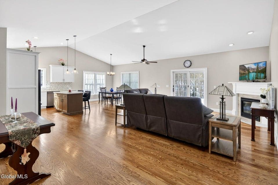 11 Westfall Court, photo 4