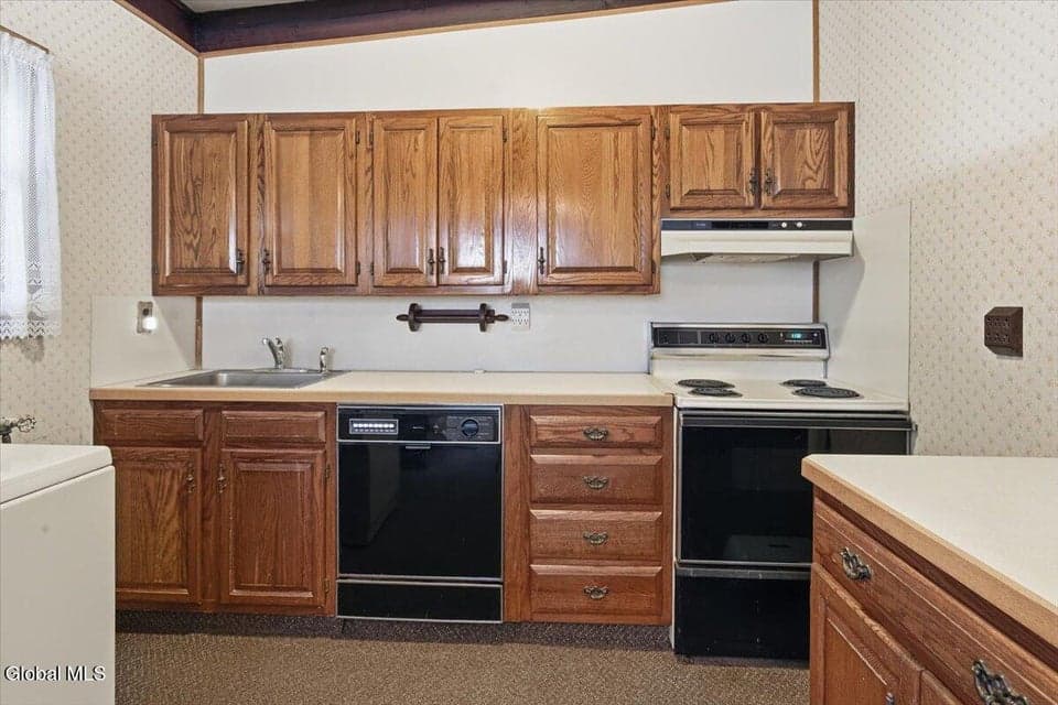8 Harold Avenue, photo 3