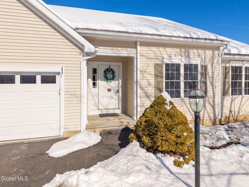 30 Crescent Creek Way, photo 2