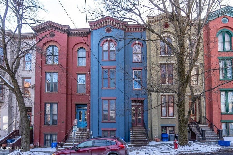 58 Elm Street, photo 1