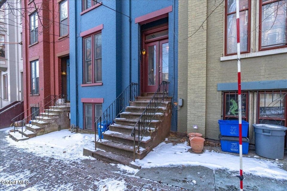 58 Elm Street, photo 2