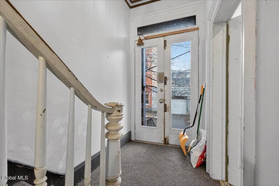58 Elm Street, photo 3