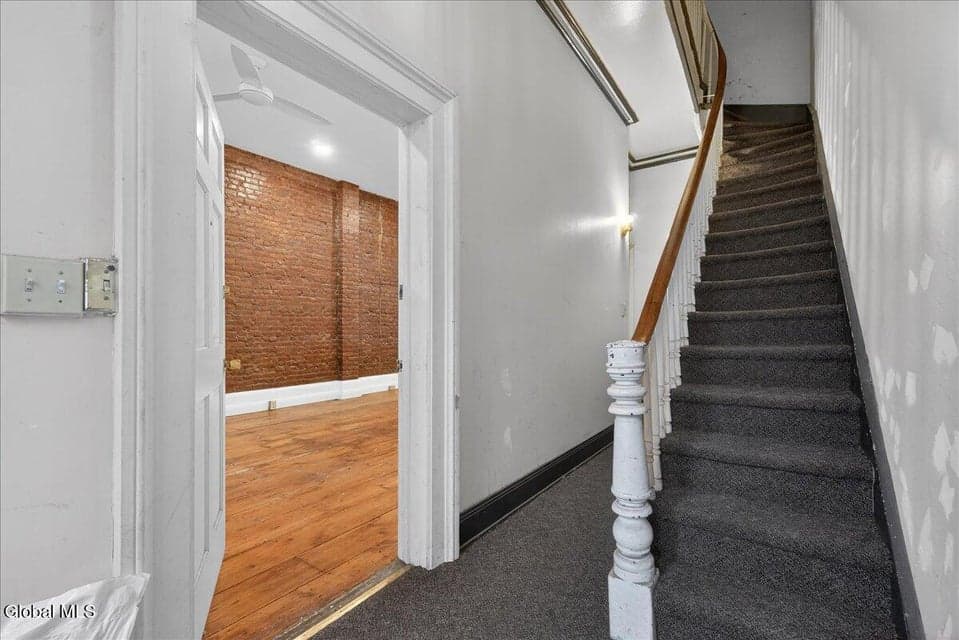 58 Elm Street, photo 4