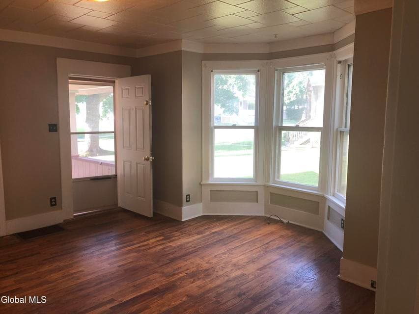 30 2nd Avenue, photo 3
