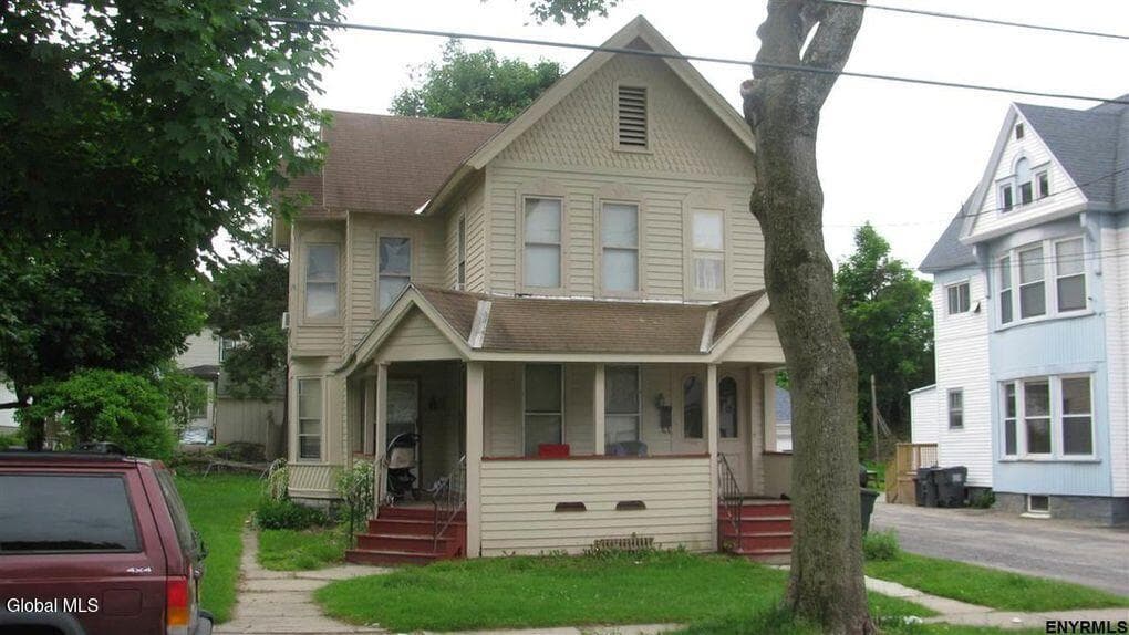 30 2nd Avenue, photo 1