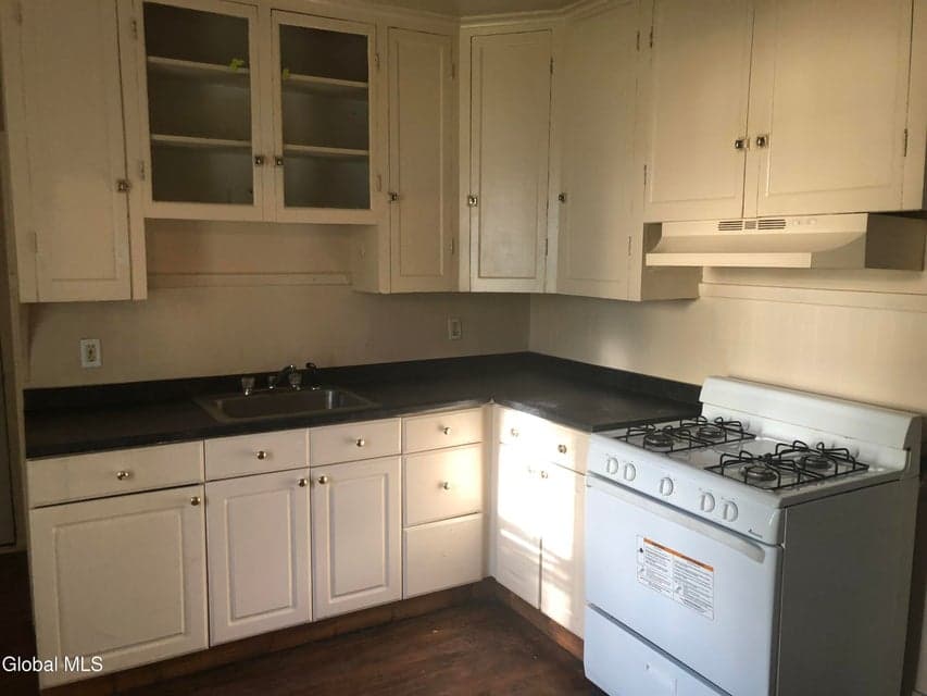 30 2nd Avenue, photo 2