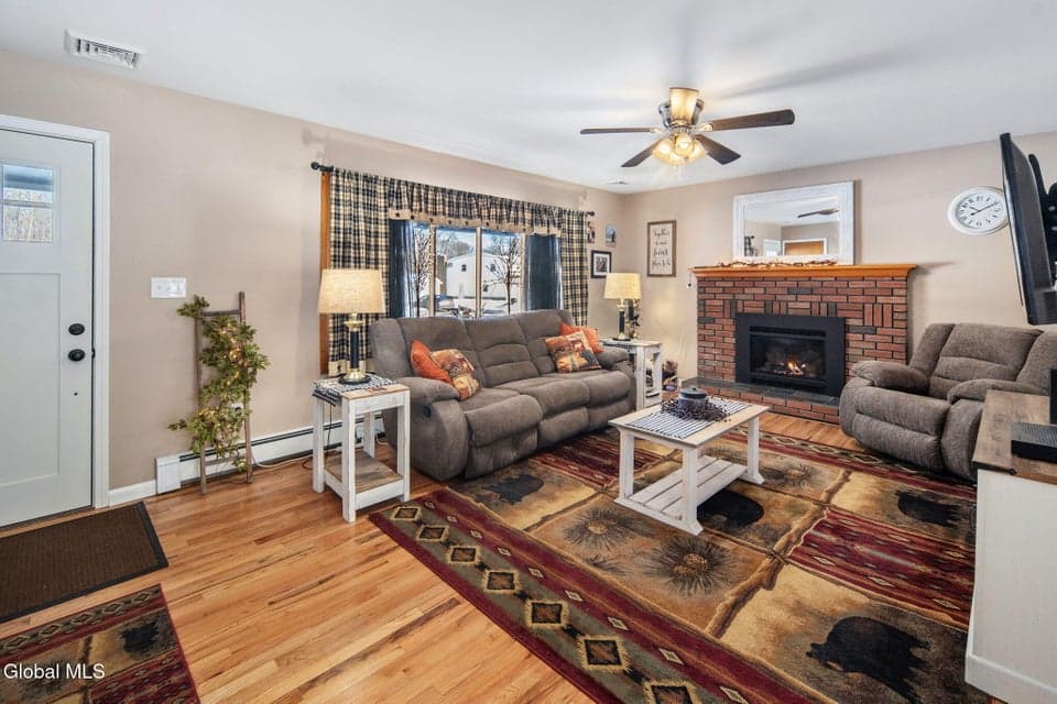 437 E Lucille Lane, photo 4