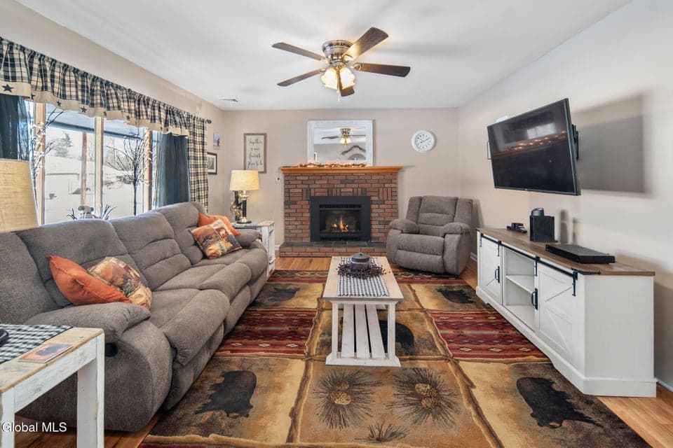 437 E Lucille Lane, photo 5