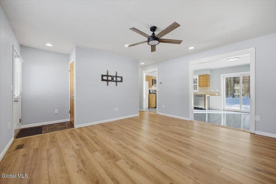 21 Pinewood Hollow Road, photo 4