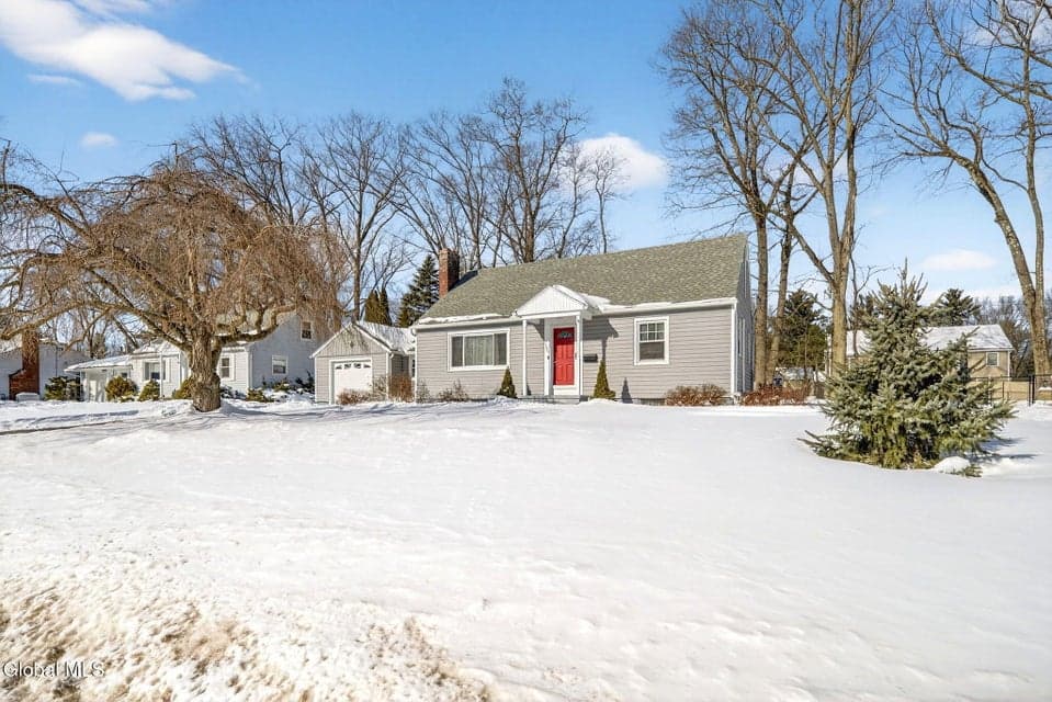 155 Willow Lane, photo 1