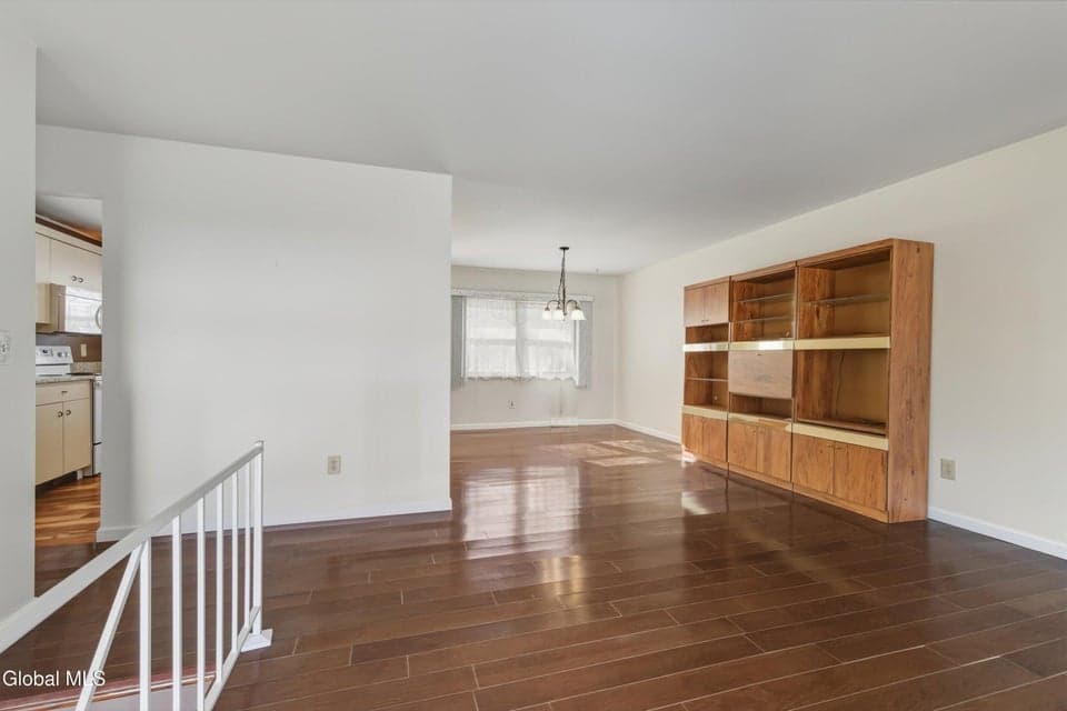 122 Springhollow Drive, photo 5