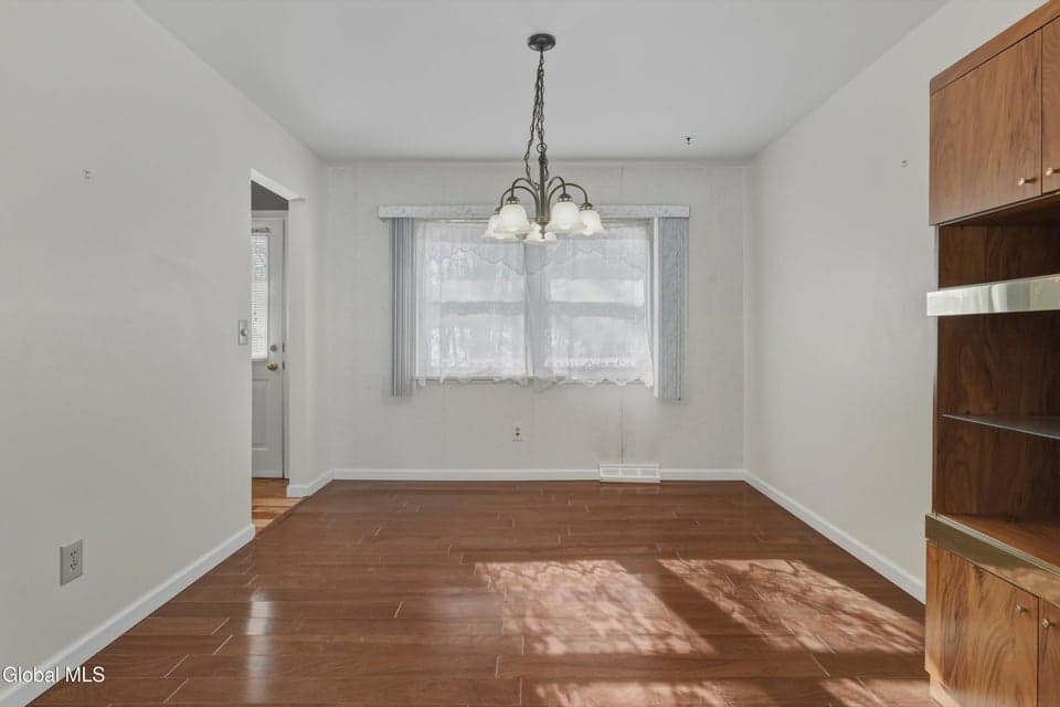 122 Springhollow Drive, photo 3