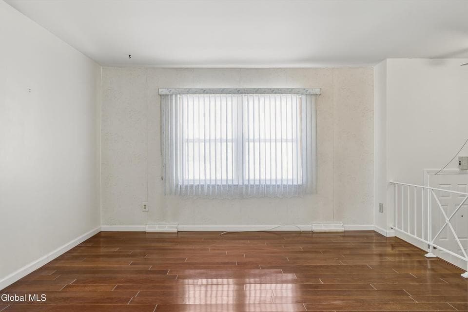 122 Springhollow Drive, photo 4