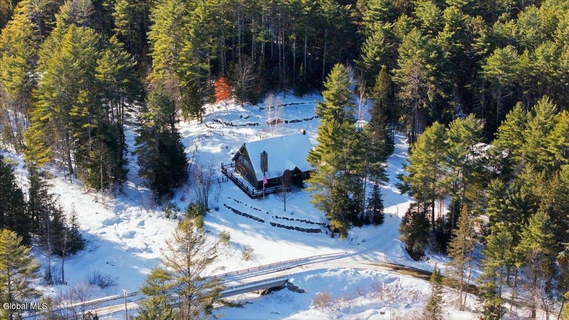 111 Alderbrook Road, photo 3