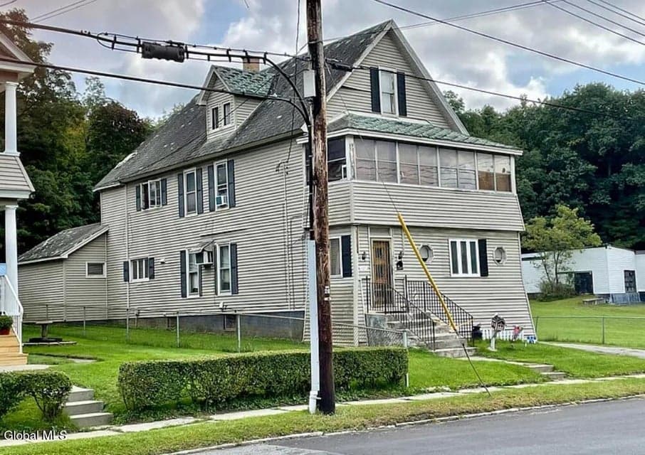 211 Forest Avenue, Amsterdam, NY, photo 1