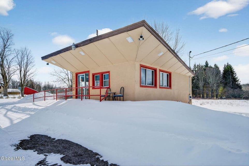 5049 Sacandaga Road, photo 2