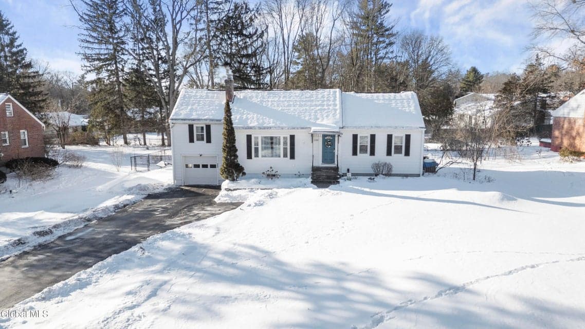 2240 Rosendale Road, photo 1