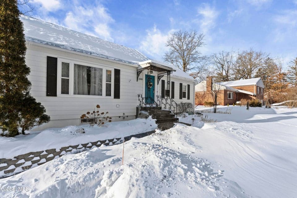 2240 Rosendale Road, photo 2