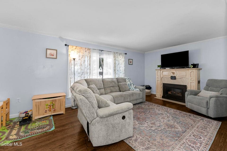 2240 Rosendale Road, photo 3