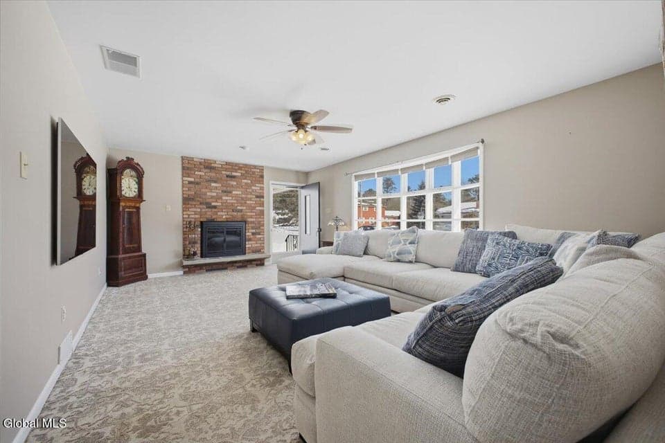 17 Centennial Drive, photo 2