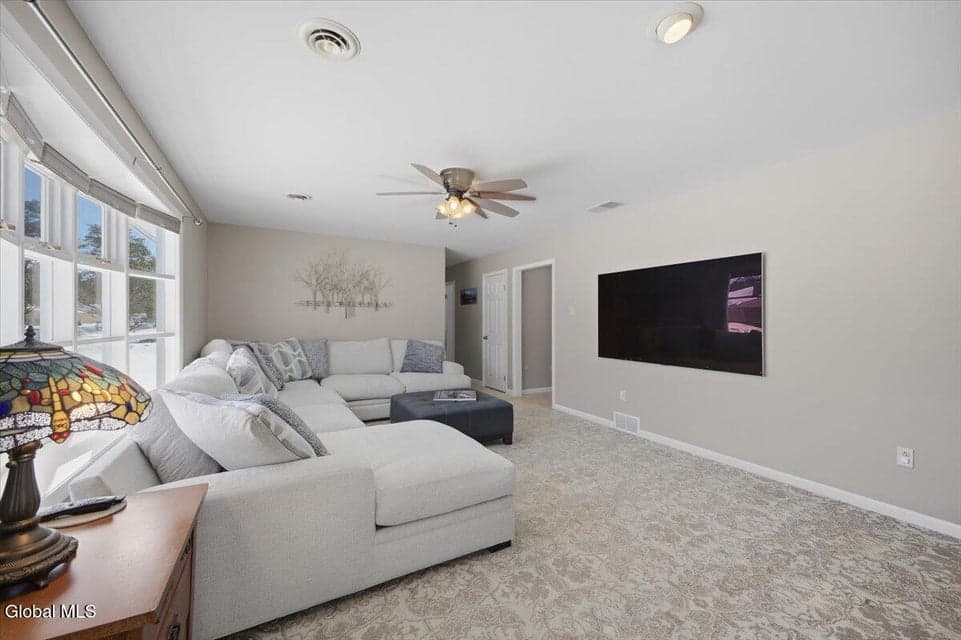 17 Centennial Drive, photo 3