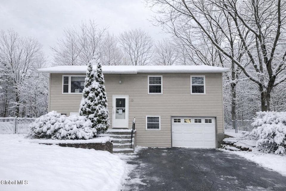 23 Burning Pines Drive, photo 1