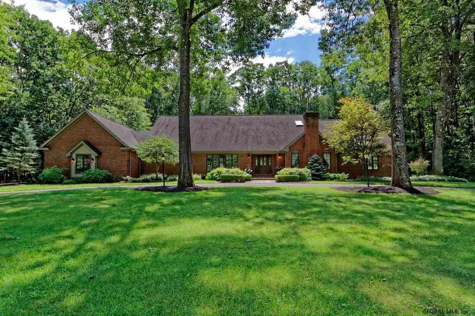 6 Beacon Hill Drive, photo 1