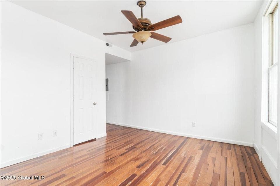 397 Clinton Avenue, photo 4